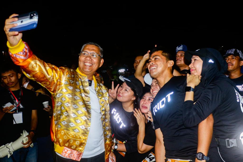 Wujudkan Harapan Kaum Milenial Wali Kota Kendari Laksanakan Kegiatan Teluk Kendari Night Run