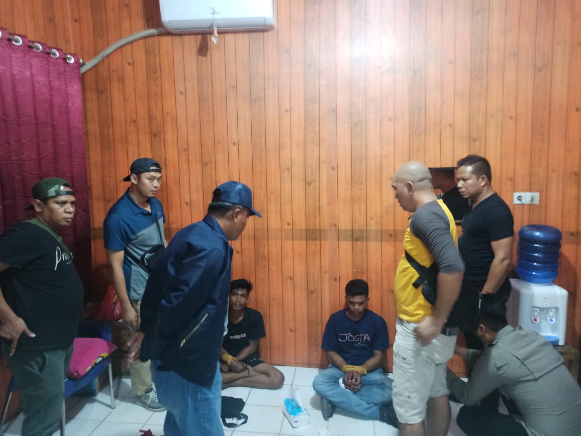Di Depan Kantor HIPTI, Dua Orang Diamankan Polisi