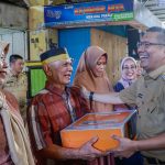 Pemkot Kendari Salurkan 200 Unit Timbangan Digital Pada Pedagang Pasar