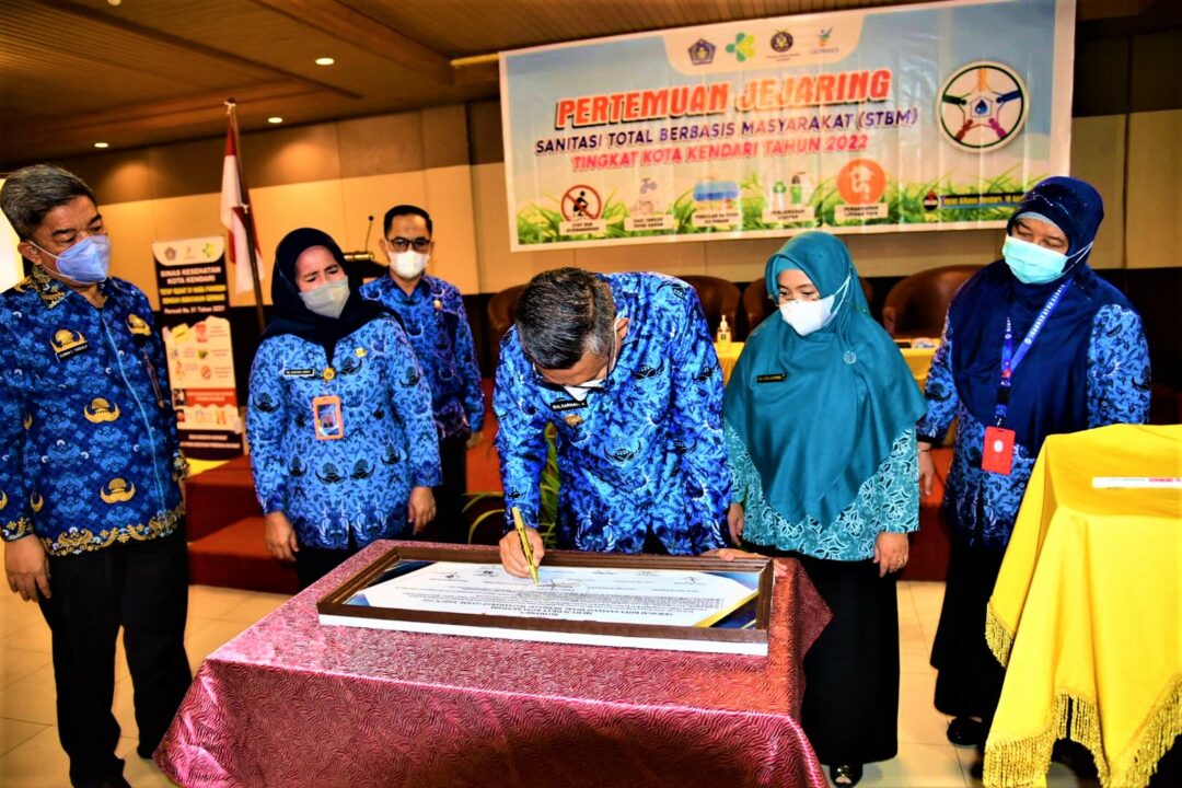 Pemkot Kendari Berikan Komitmen Lima Pilar Sanitasi Dapat Terwujud di Tahun 2022