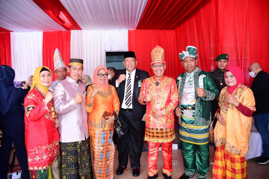 Peringati HUT Kendari ke 191 Peserta Upacara Kompak Berbusana Adat Sultra