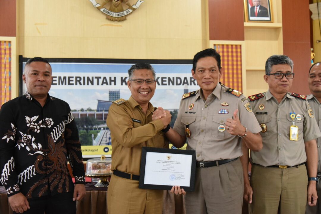 Wali Kota Kendari Terima Penghargaan Pertama di Indonesia Dari Menteri Agraria dan Tata Ruang