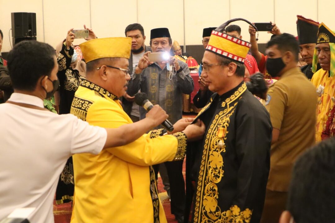Edwin Fauzy Malaka Resmi Dinobatkan Sebagai Sapati Ranomeeto Tambo l’losoano Olea Kerajaan Konawe