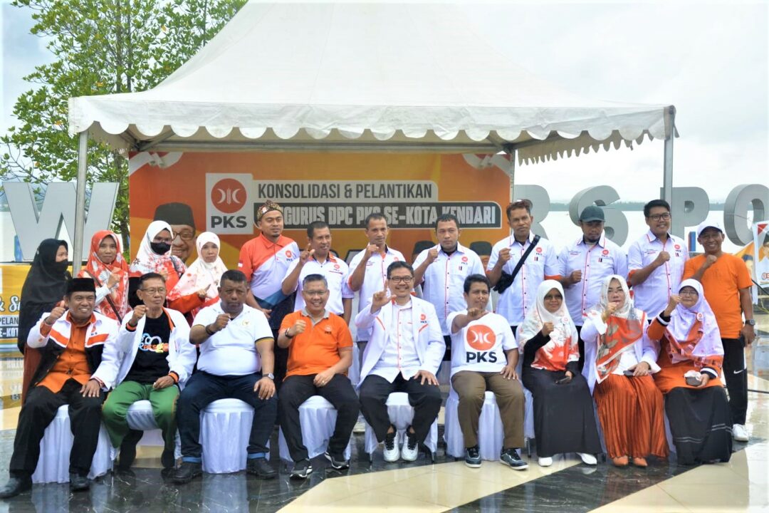 Persiapan ‘Perang’ Pemilu 2024, Ketua DPD PKS Lantik Dewan Pengurus Cabang PKS Se- Kota Kendari
