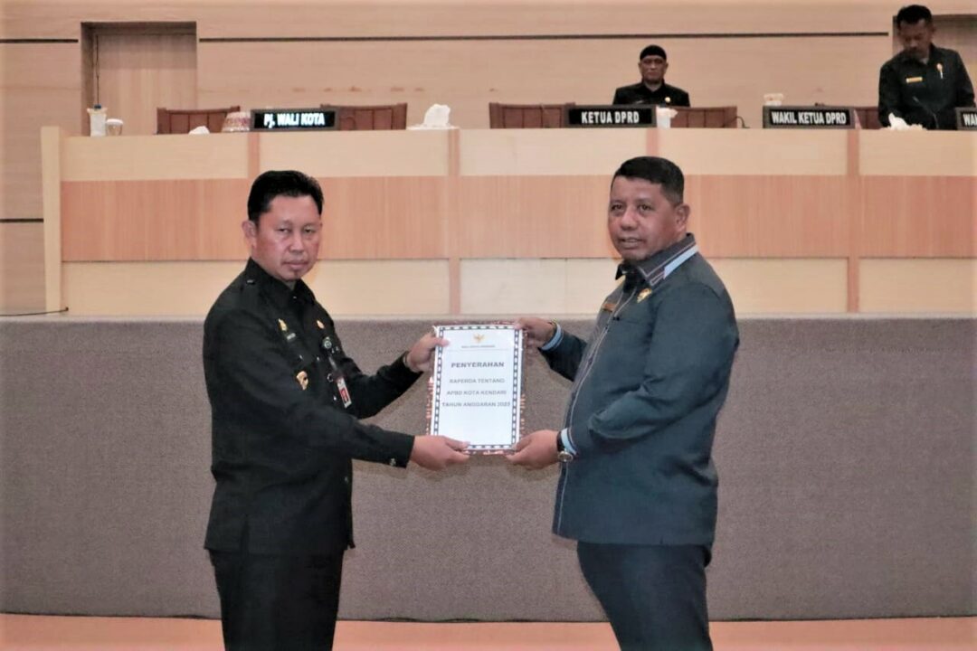 Pemerintah Kota Kendari Serahkan Raperda APBD Tahun 2023 Kepada DPRD Kendari