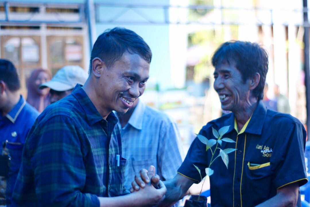 Wujudkan Aspirasi Masyarakat Sahabuddin Salurkan Bantuan Pupuk Cengkeh